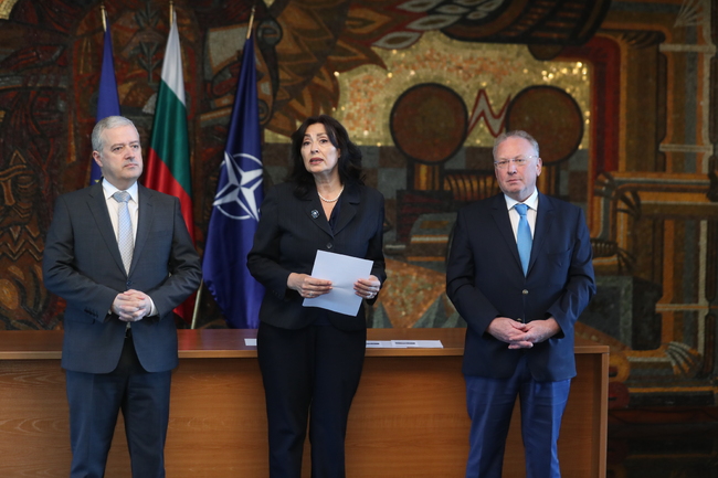 МВнР: Церемония по връчване на сертификатите на стажант-аташетата, успешно завършили XVIII-тия обучителен курс по дипломация