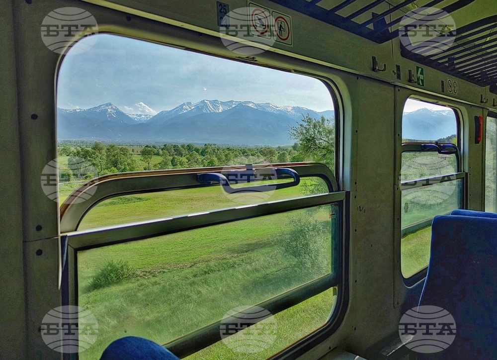 Bulgarians Opt for Coach Transport Three Times as Often as Other EU Citizens - Survey