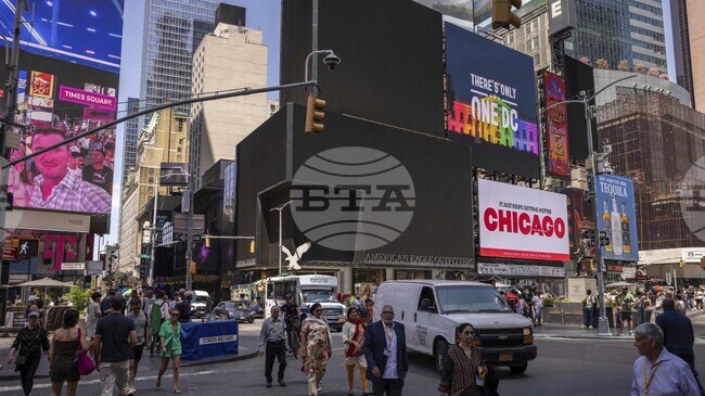 Трима души бяха ранени при стрелба на „Таймс Скуеър“ в Ню Йорк, съобщи местната полиция