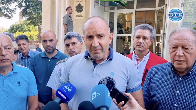 Изключително важно е да се потушат всички огнища и държавата да покаже, че може да е мобилизирана и в подкрепа на хората, каза Румен Радев