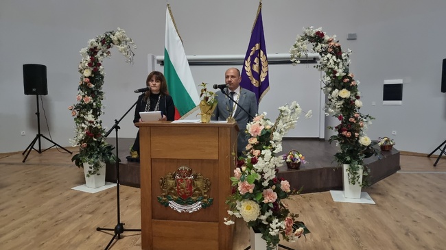 Над 30 семейни двойки в Ловеч отпразнуваха своята златна сватба и подновиха обета си