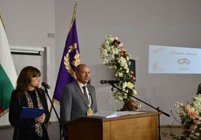 Община Ловеч: 32 семейства от Ловеч отпразнуваха златната си сватба