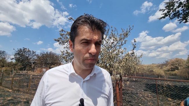 Ще предоставим хранителна помощ и ще съдействаме за доставянето на фургони в боляровското село Воден, каза Кирил Петков