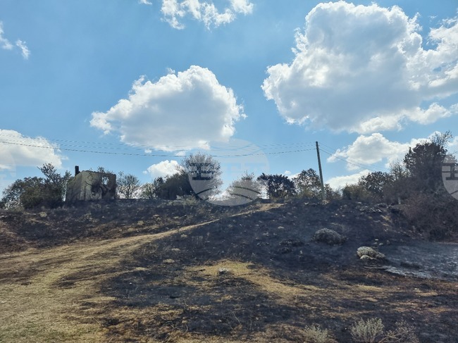 Новозагорски пожарникари загасиха пожар, тръгнал от нерегламентирано сметище, и успяха да спасят 400 дка гора и три сгради