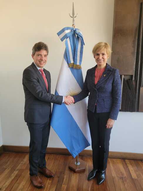 Заместник-министърът на външните работи г-жа Невяна Митева се срещна с първия заместник-министър на външните работи на Аржентина посланик Леополдо Сахорес в рамките на визитата си в Буенос Айрес