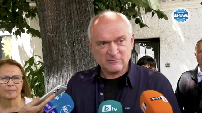 Ситуацията с пожара на Беклемето е много сложна, трябва да се ползват кадри с алпийска подготовка, каза Димитър Главчев