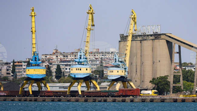 Дефицитът в търговията на България с ЕС се свива до 14,1 млн. евро през януари по предварителни данни на НСИ