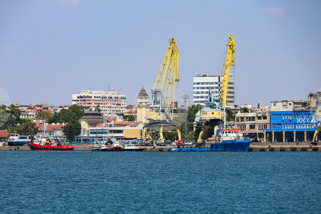 Договори с нови товародатели повишиха приходите на "Пристанище Бургас" ЕАД 