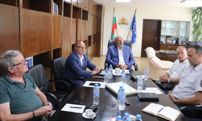 Спешна среща при областния управител Драгомир Драганов, огнеборците отчитат ръст на пожарите в Русенско с над 63% спрямо 2023 г.