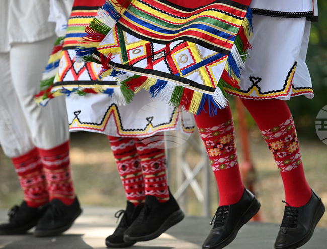 От Фолклорна танцова група „Жар“ в Лондон отправиха покана за репетиции по народни танци