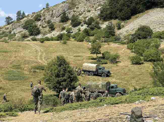 Девети ден военнослужещи и техника участваха в гасенето на пожарите в област Ямбол и Стара планина
