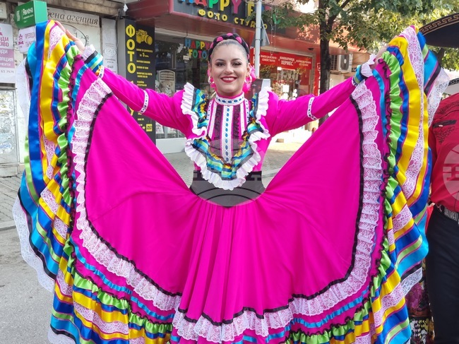 Велико Търново - Международен фолклорен фестивал - дефиле