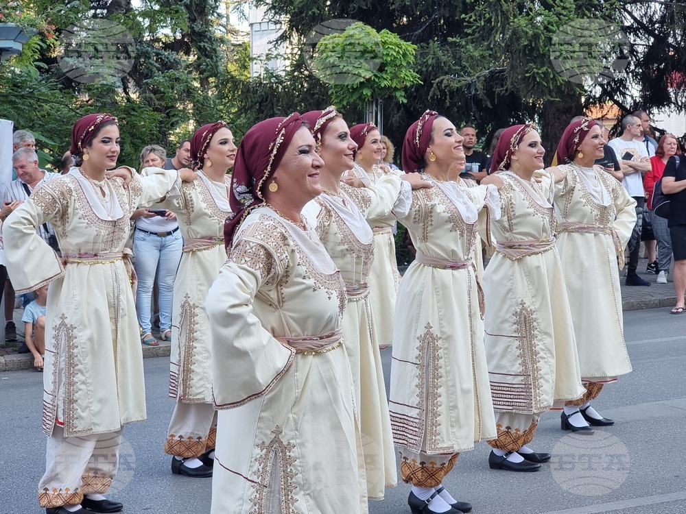 Велико Търново - Международен фолклорен фестивал - дефиле