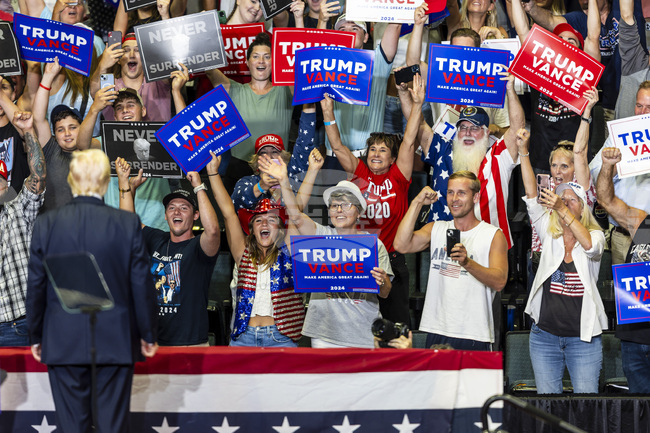 Общественото доверие към Тръмп падна до 36% - най-ниското равнище от завръщането му в Белия дом, показва нова анкета на Ройтерс/Ипсос