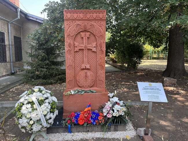 Каменен кръст – хачкар, бе осветен днес в двора на Арменската църква в Русе