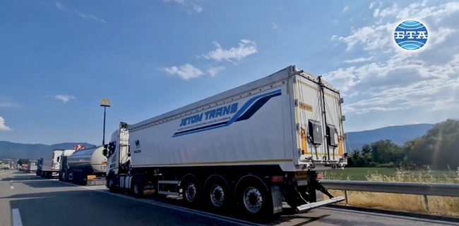 Малко над два километра е колоната от товарни автомобили на ГКПП "Кулата"
