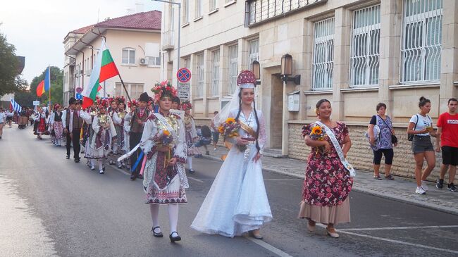 Община Разград: 16-годишна грузинка бе обявена за „Кралица на Панаира на киселото мляко” в първия ден от празничното събитие 