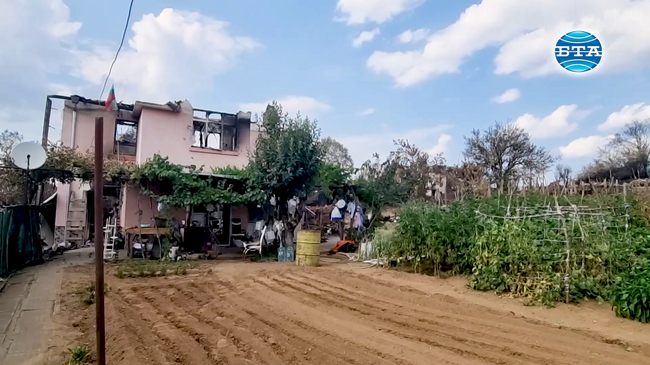 Вярвам в държавата, че ще помисли за нас, каза Златка Янева, чиято къща изгоря напълно в с. Воден