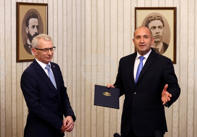 Румен Радев - мандат за съставяне на правителство - ПП-ДБ