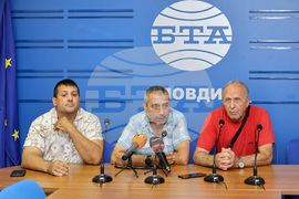 Национален пресклуб на БТА-Пловдив - Национална асоциация за защита на превозвачите и таксиметровите водачи - пресконференция