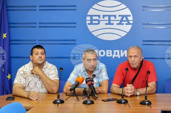 Национален пресклуб на БТА-Пловдив - Национална асоциация за защита на превозвачите и таксиметровите водачи - пресконференция