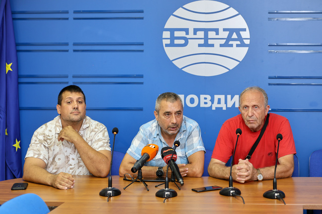 Пресконференция на Националната асоциация за защита на превозвачите и таксиметровите водачи (НАЗПТВ) в Пловдив