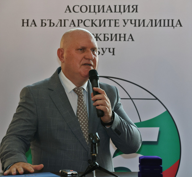 Проф. Цоков: С нови програми подкрепяме над 38 000 български деца в неделни училища в чужбина