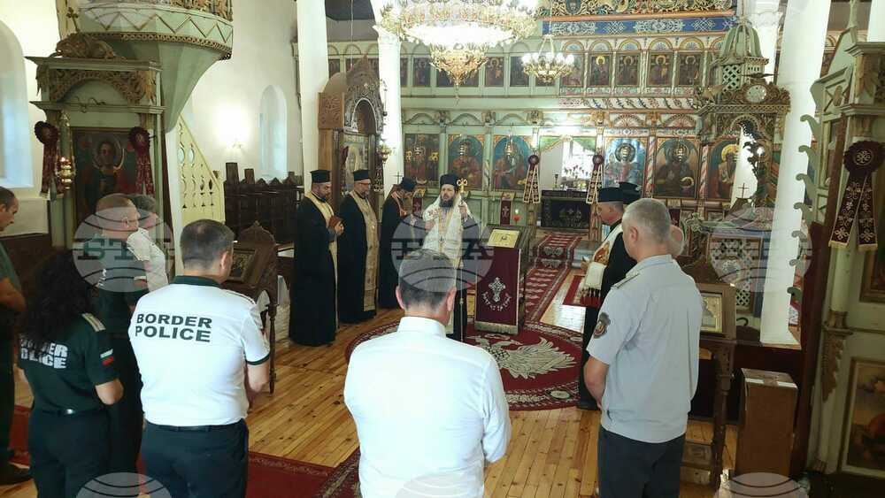 Молебен при беди и злощастия беше отслужен днес в храм "Св. вмчк Димитър Солунски" в Кюстендил