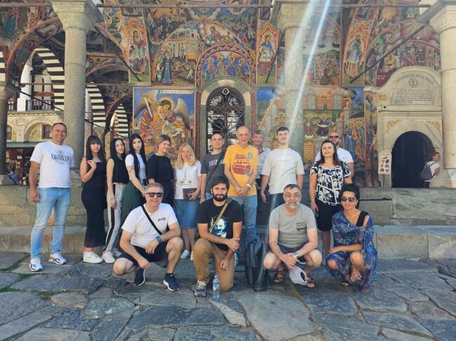 Югозападен университет „Неофит Рилски“ – Благоевград: В празнична атмосфера бе отбелязан краят на Летния семинар по български език и култура, организиран от Филологическия факултет на Югозападния университет