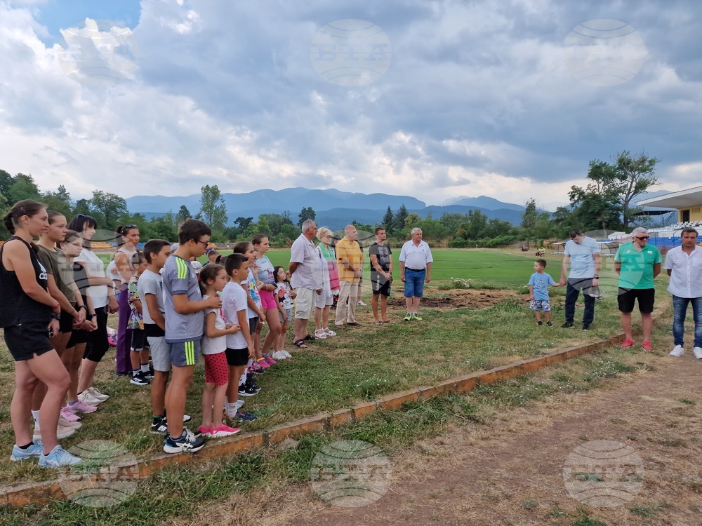 Самоков - лекоатлетическа писта - първа копка