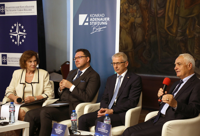 Министърът на отбраната Атанас Запрянов обобщи резултатите от Срещата на върха на НАТО 