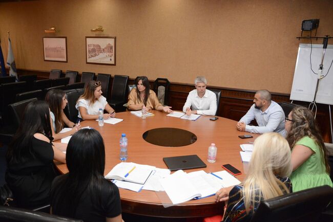 Община Варна: Кметът Благомир Коцев обсъди с доброволци мерки за подобряване работата на приюта за безстопанствени кучета в с. Каменар