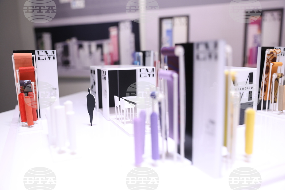 Специалност "Рекламен дизайн" - галерия "Академия" - изложба