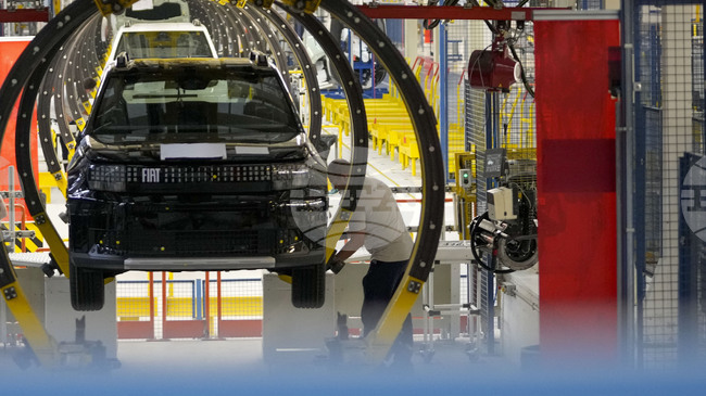 Европейските автомобилни производители са изправени пред риск от загуби заради регулациите за въглеродните емисии, сочи ново проучване 