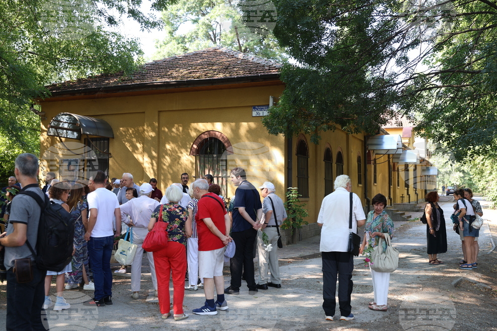 Мемориал „Гарнизонно стрелбище“  - Никола Вапцаров - поклонение