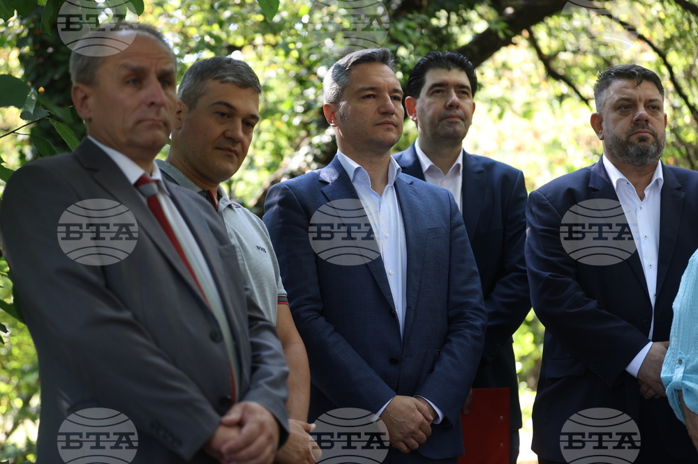 Мемориал „Гарнизонно стрелбище“  - Никола Вапцаров - поклонение