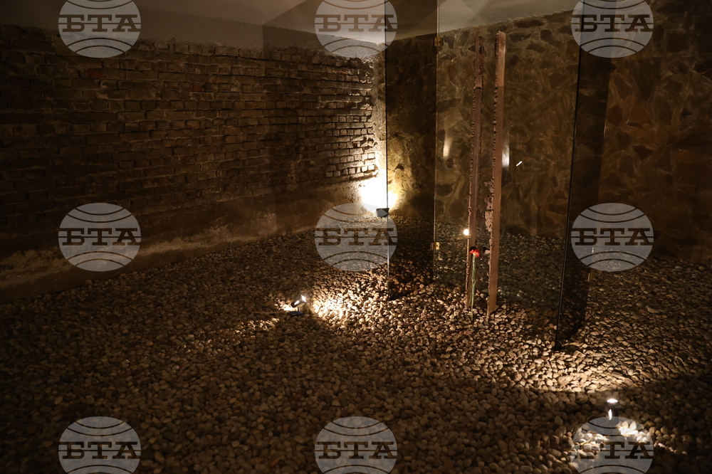 Мемориал „Гарнизонно стрелбище“  - Никола Вапцаров - поклонение