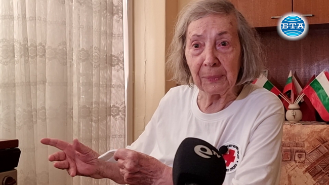 Деветдесет годишна пенсионерка първа пусна средства в касичката на БЧК в Кърджали за пострадалите от пожарите в страната