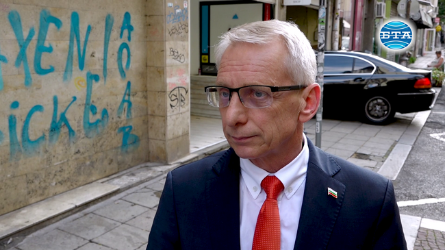 Не съм участвал в процедури, в които да съм предлагал Николай Ненчев за посланик в Украйна, каза Николай Денков