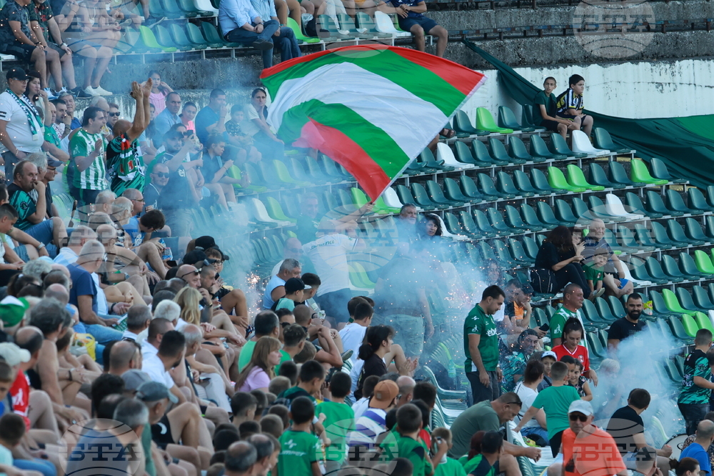 Марек, Янтра и Дунав спечелиха мачовете си от предпоследния кръг на Втора лига и оставиха развръзката за четвъртото място за следващата седмица, Ловеч изпадна в аматьорския футбол