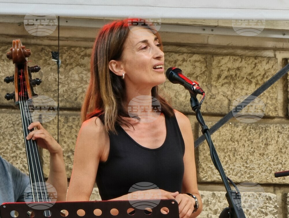 Singer Daniela Belcheva Presents New Album in Varna