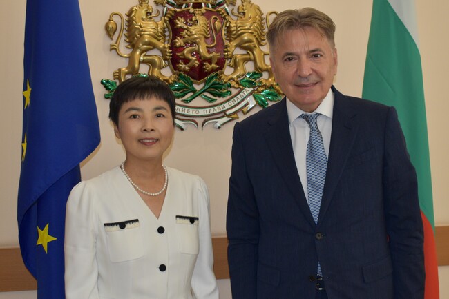 Министерство на икономиката и индустрията: Министър Петко Николов и посланикът на Китай у нас обсъдиха възможностите за развитие на двустранното икономическото сътрудничество 