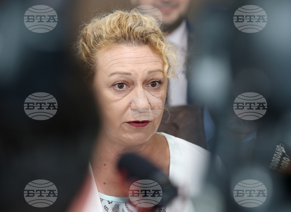 Народно събрание - ПП-ДБ - брифинг - Стела Николова.