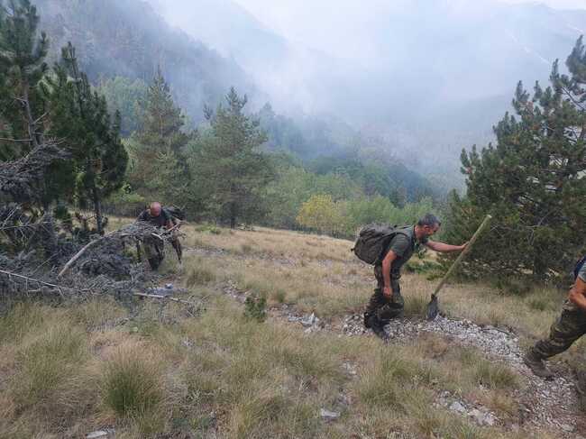 Министерство на отбраната: Военнослужещите от Трето бригадно командване остават в готовност заради пожара на българо-гръцката граница