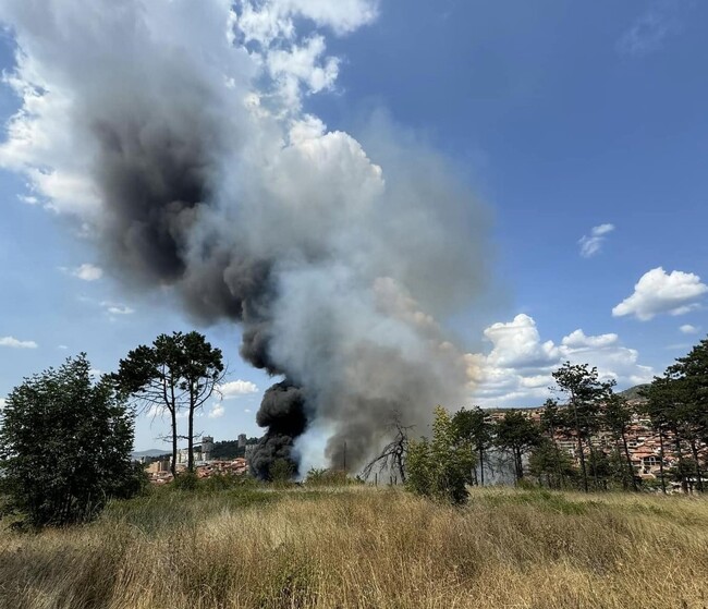 Николай Диков: Пожарът в кв. „Лозенец“ е локализиран