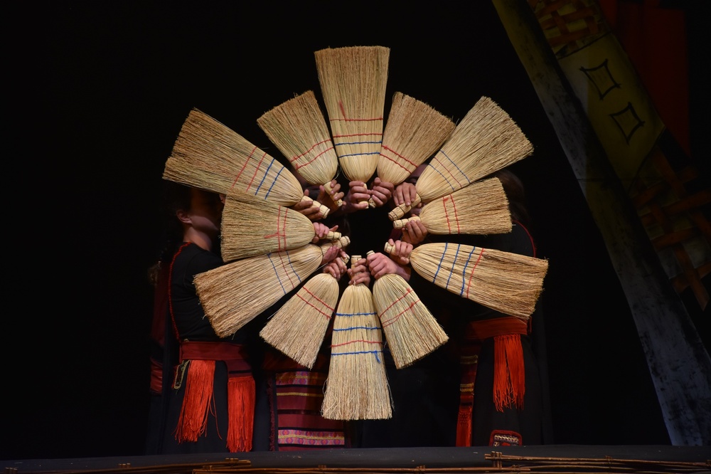 Община Благоевград: „Фолклорна магия от Пирин” - спектакълът, който впечатли публиката по време на Международен куклен фестивал в Испания