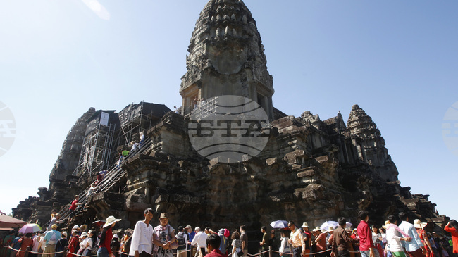 Археолози ще реставрират кула на храм в Ангкор