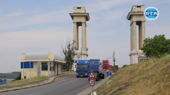 Нормален е трафикът в района на ГКПП "Дунав мост" при Русе, няма опашки от превозни средства