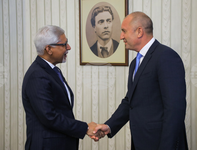President Meets with International Federation of Red Cross and Red Crescent Societies Secretary General
