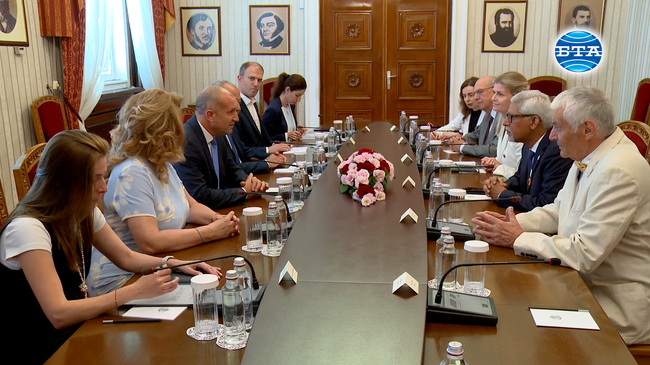 Президентът Румен Радев се срещна с генералния секретар на Международната федерация на дружествата на Червения кръст и Червения полумесец Джаган Чапагейн